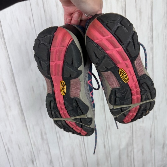 Merrell Blue and Pink Hiking Shoes - Picture 4 of 8